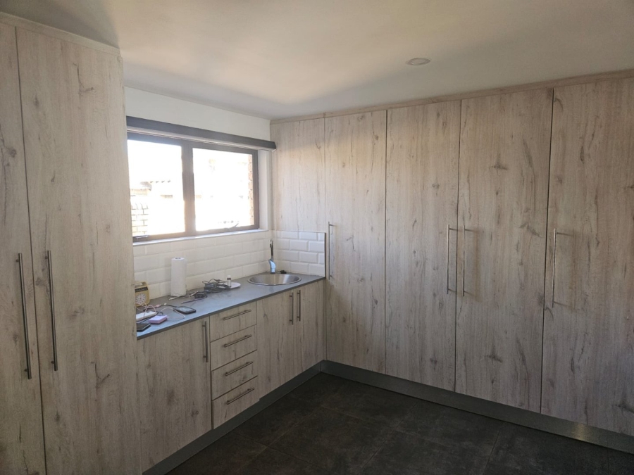 5 Bedroom Property for Sale in Wilkoppies North West